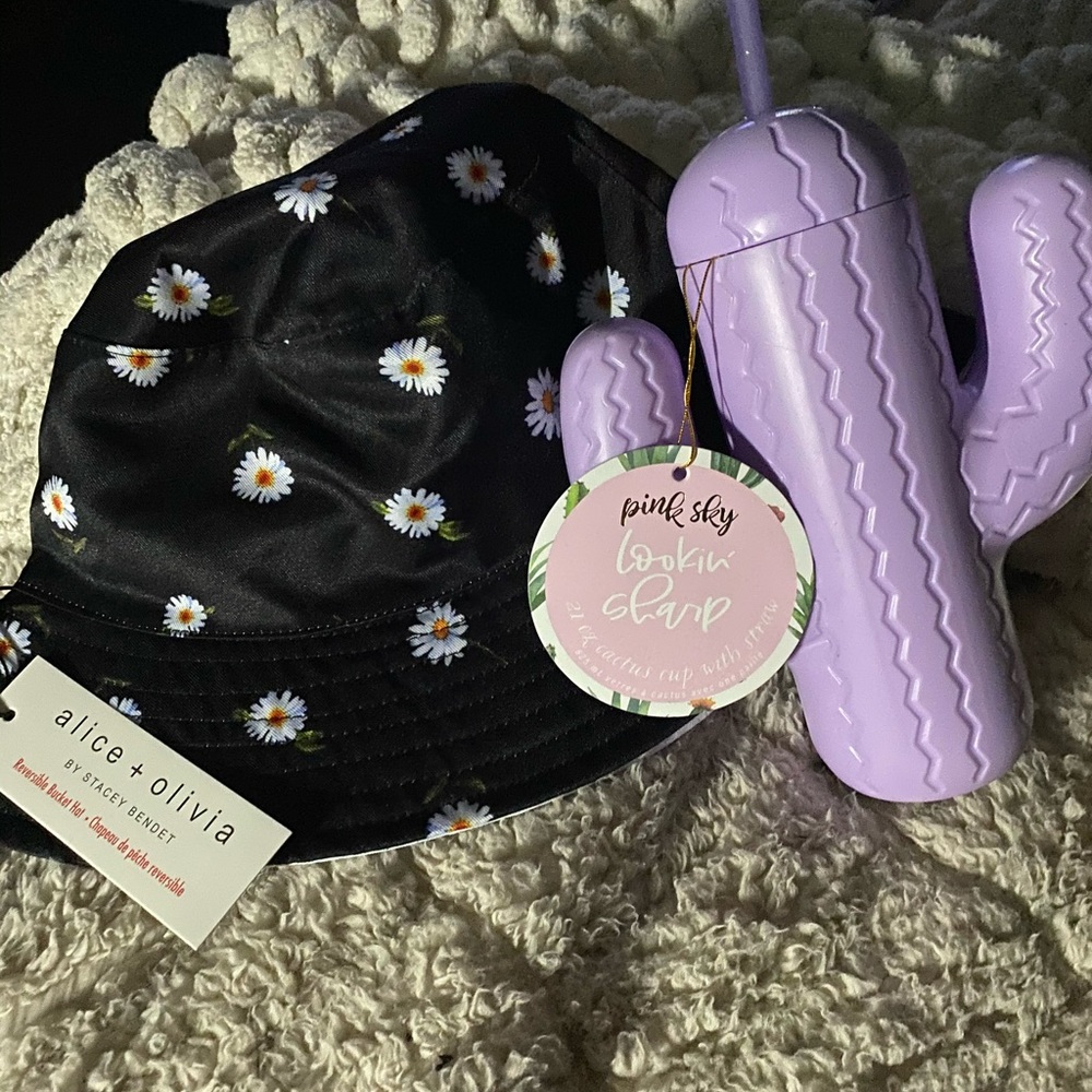 Alice & Olivia reversible bucket hat